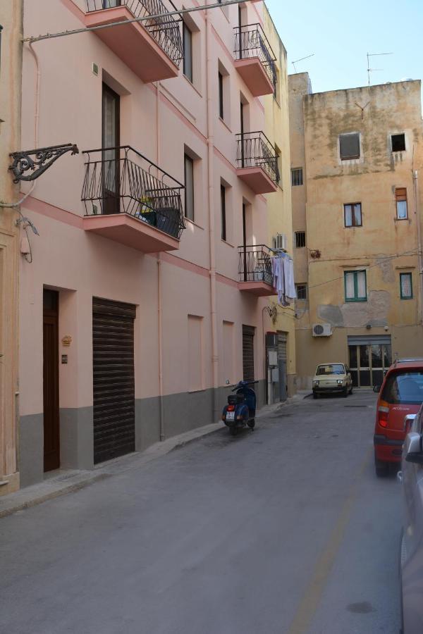 Al Civico 1 Apartments Trapani Exterior foto